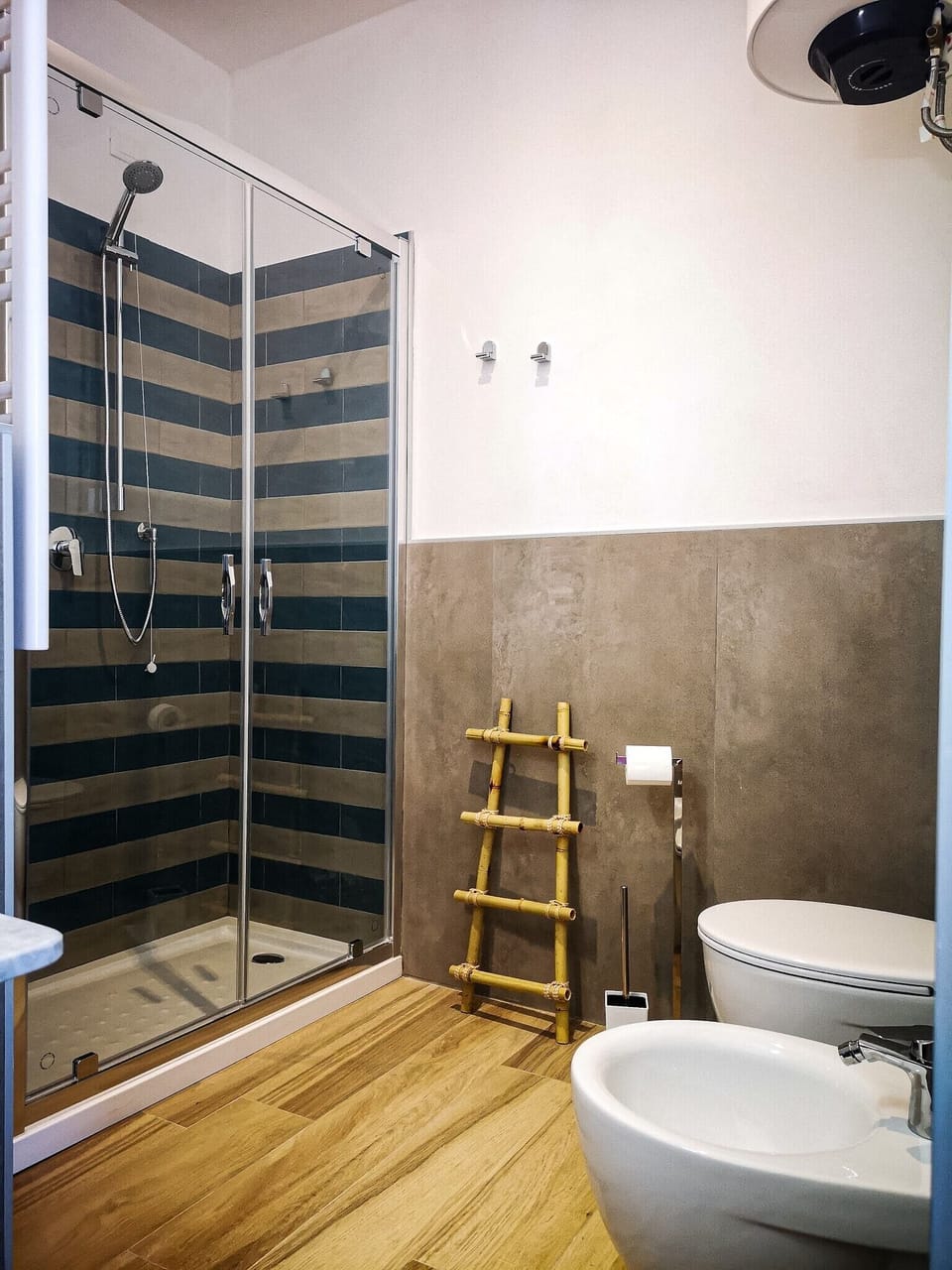 Apartment, 1 Bedroom | Bathroom | Shower, rainfall showerhead