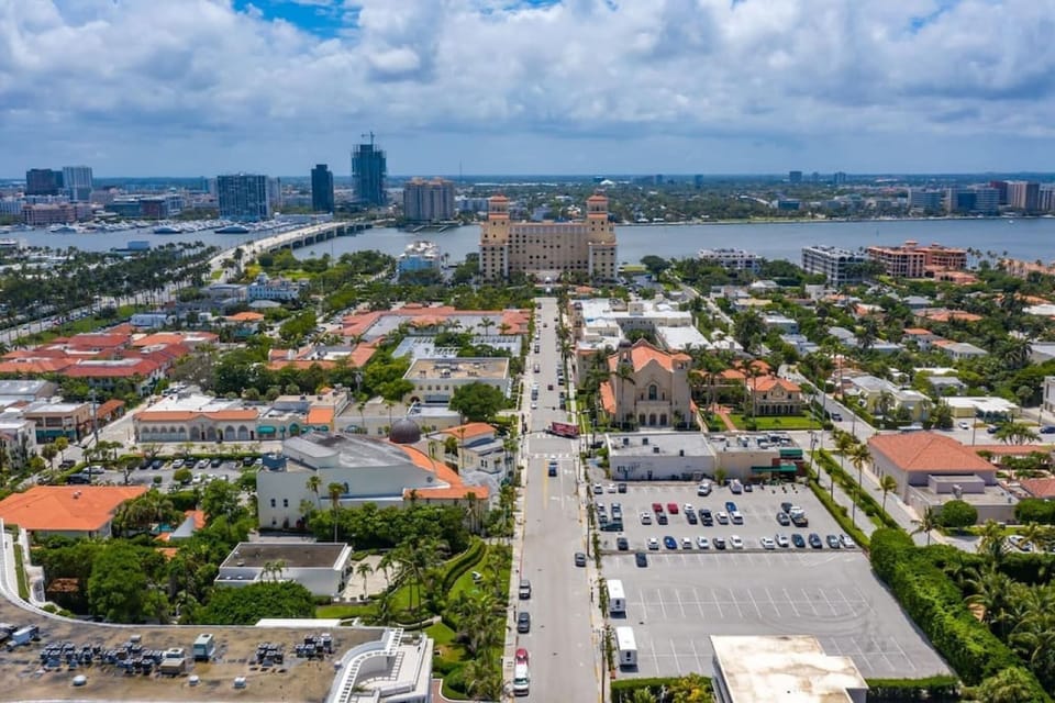 Bird's eye view of Palm Beach.