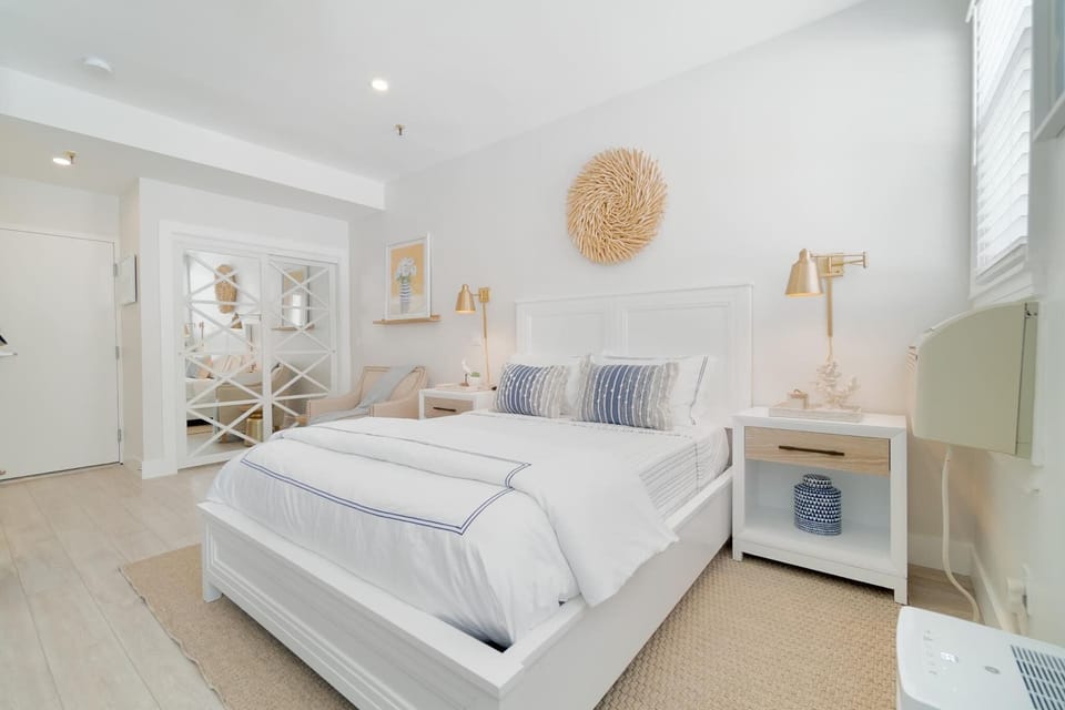 Queen size bed, clean linens, window AC
