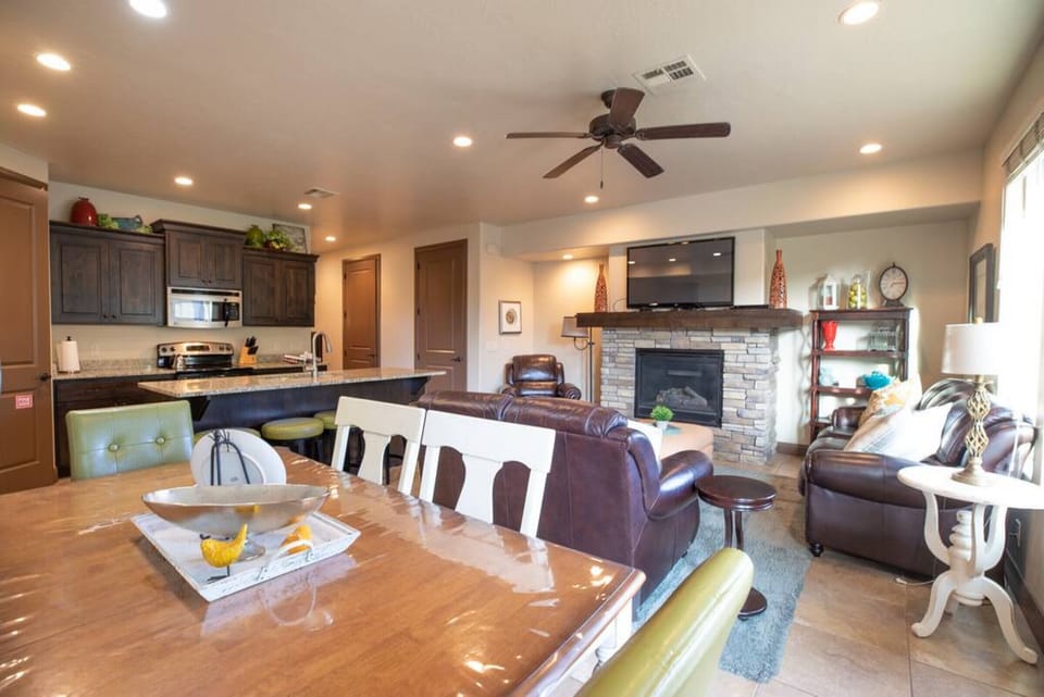 Dining Area, Seating for 6