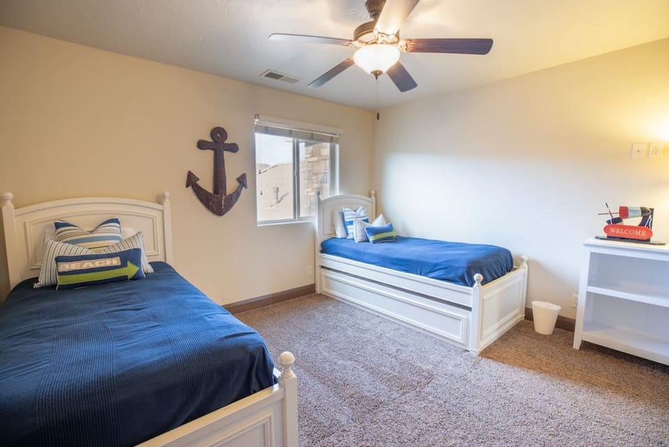 Upstairs Bedroom, Twin Trundle Beds