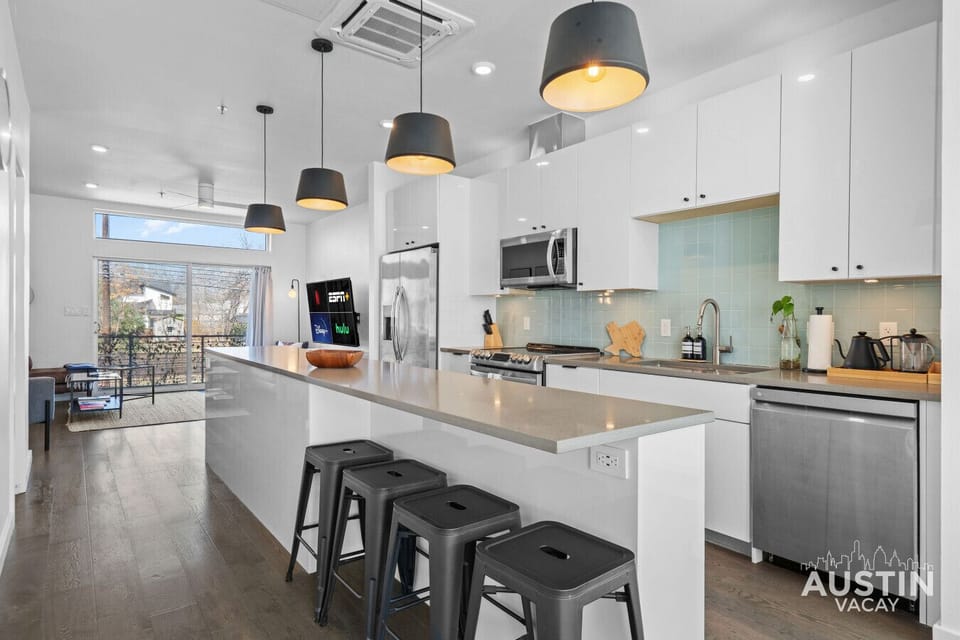 Open kitchen made for group trips, late-night snacks, and brunch at home. Pull up a stool, pour a coffee, and plan your Austin day.