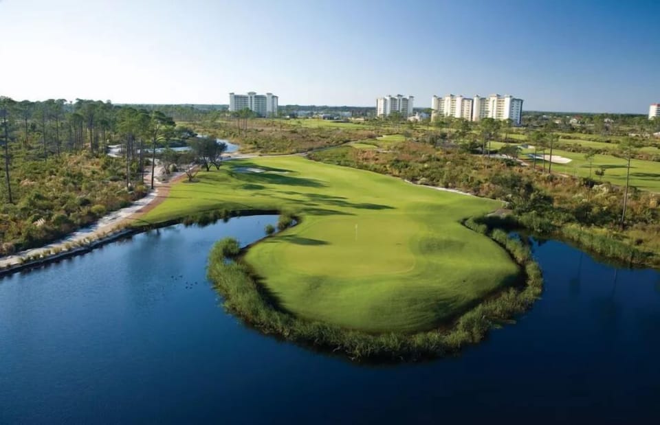 Golf and the beach - what more can you ask for? The villa overlooks Lost Key Golf Course!