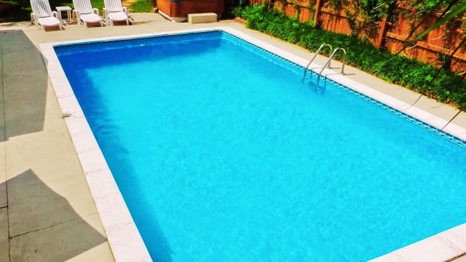 Ready for some fun in the sun? Go swimming in your own private 16′ x 32′ pool! It's large, with plenty of space to swim and make a splash.