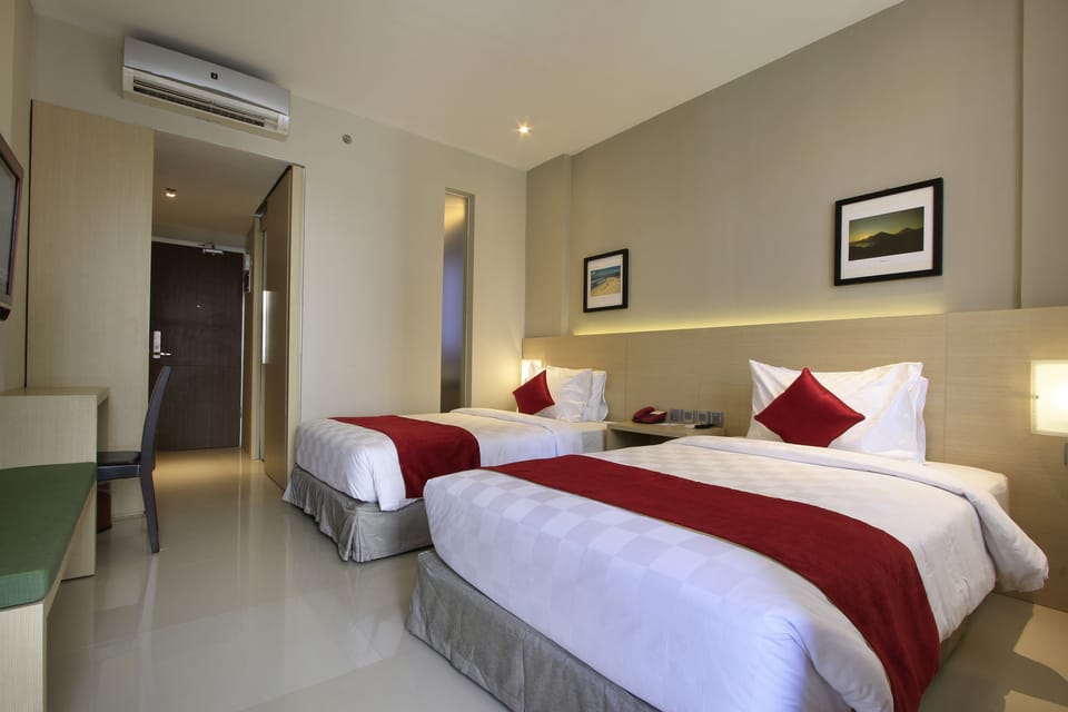 Deluxe Room, Balcony | Premium bedding, minibar, in-room safe, desk