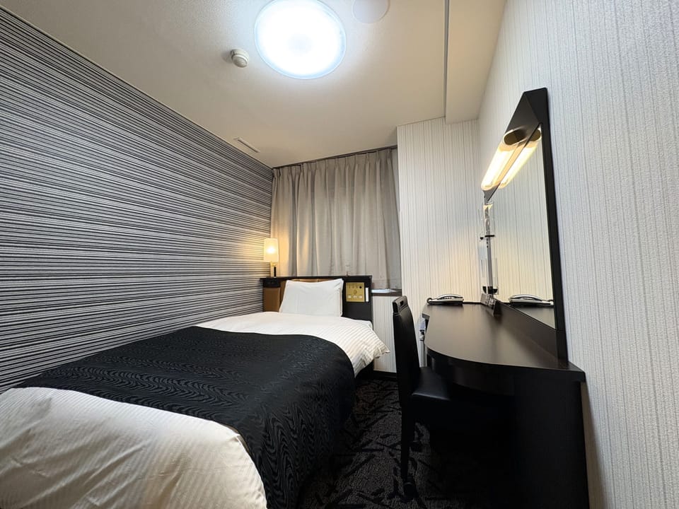 Down comforters, desk, laptop workspace, free WiFi