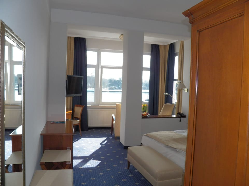Double Room, Sea View | Hypo-allergenic bedding, desk, iron/ironing board
