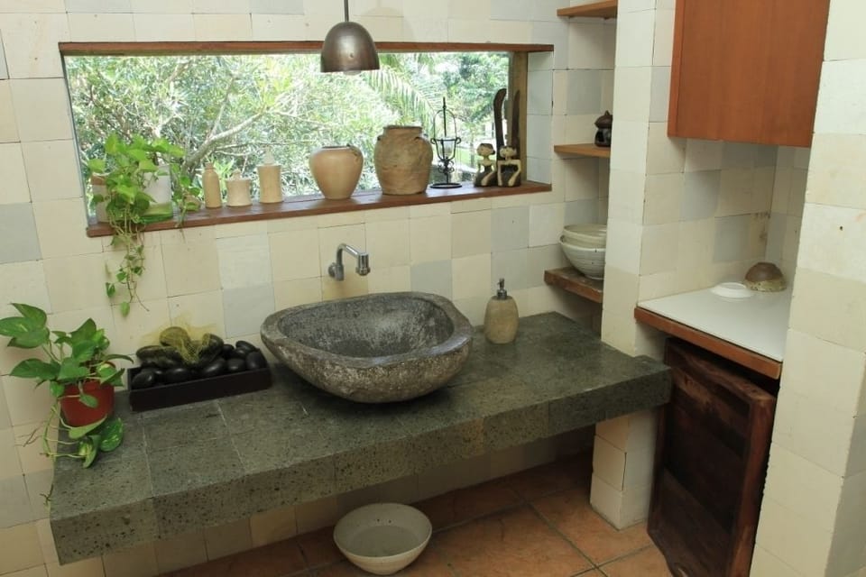 Bathroom sink