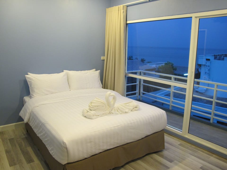 Deluxe Room, Balcony, Sea View | In-room safe, desk, free WiFi, bed sheets