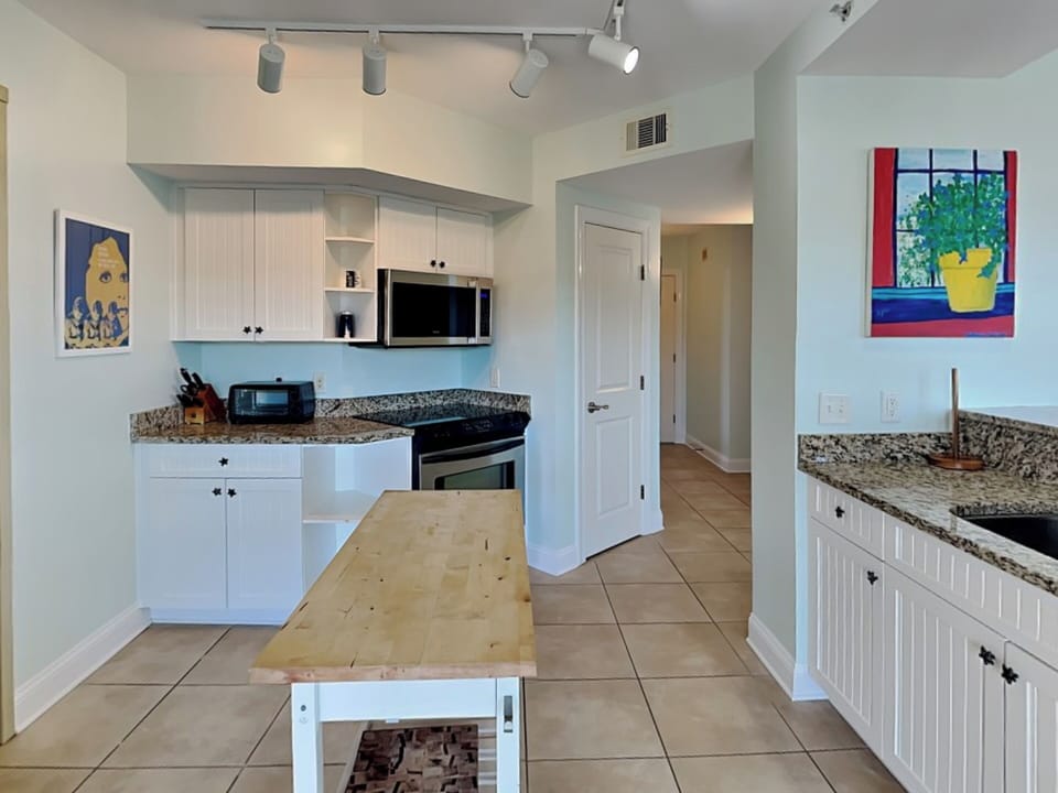 Full Kitchen