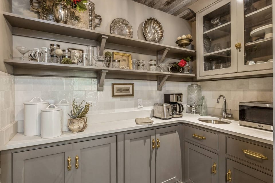 Butler Pantry