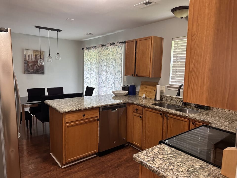 Morning coffee, family dinners, late-night snacks — this kitchen handles it all.