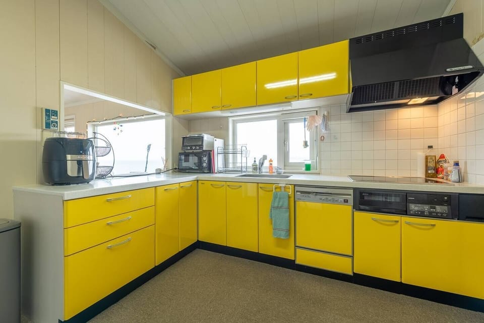 Comfort Villa | Private kitchen | Fridge, microwave, stovetop, coffee/tea maker