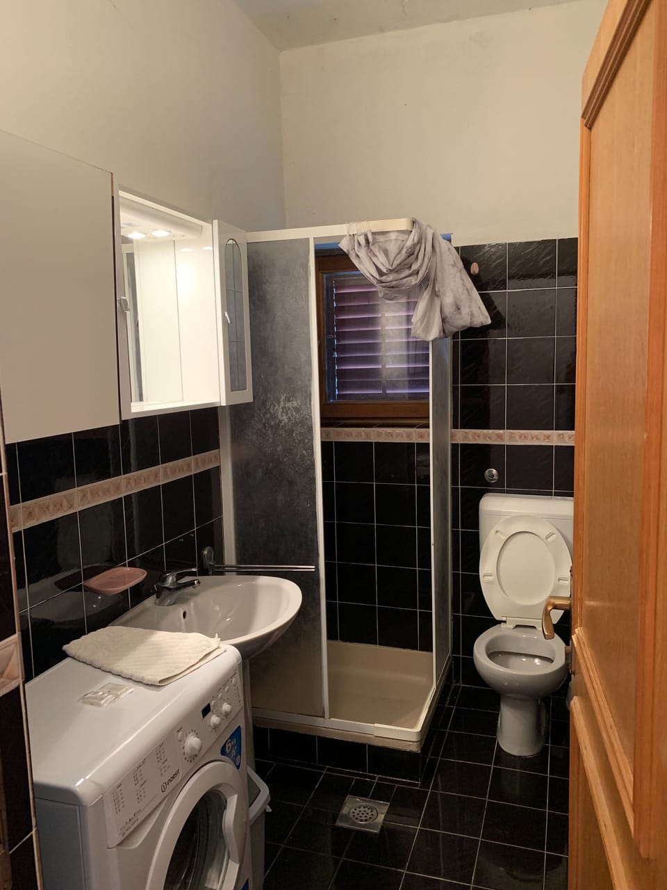 Room, 3 Bedrooms, Balcony | Bathroom | Combined shower/tub, towels