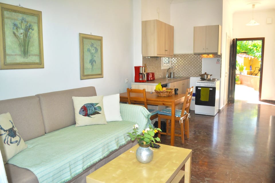 Apartment, 2 Bedrooms, Smoking, Patio | Interior