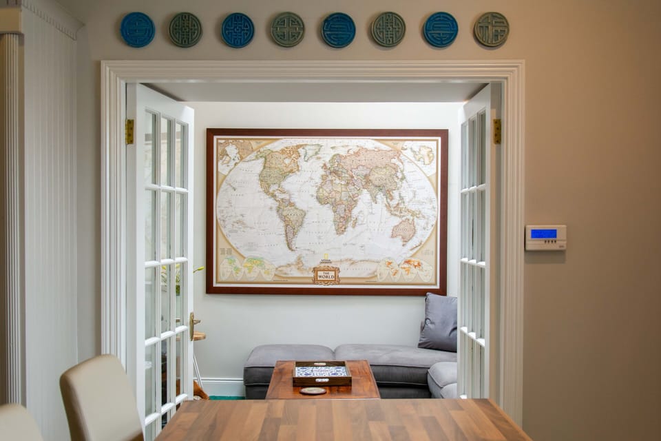 Travel collections and Irish art