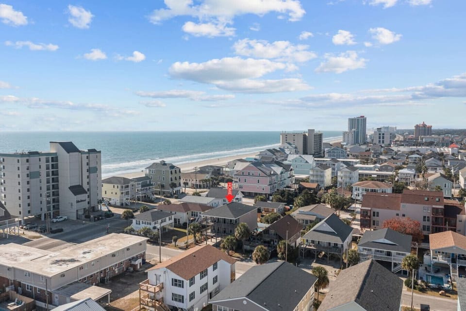2 minute walk to the beach. Fast walker? 90 seconds