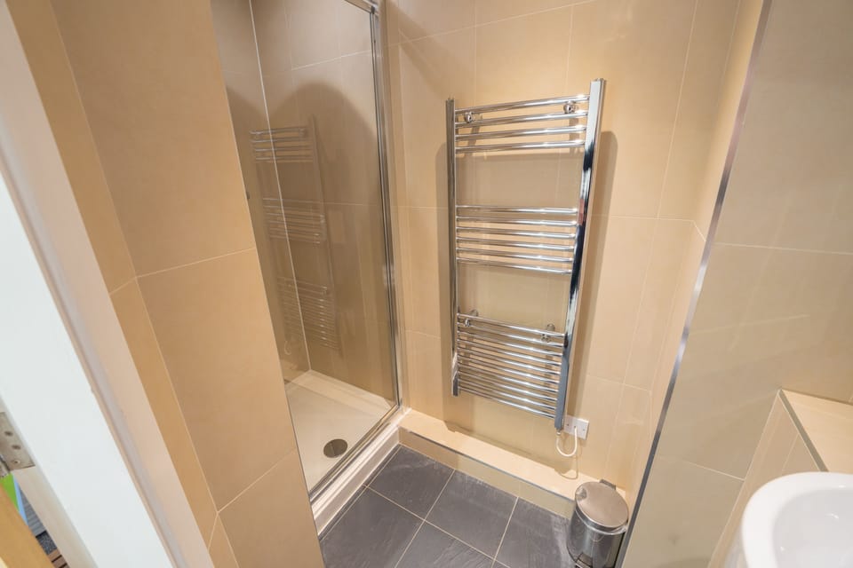 Standard Twin Room | Bathroom | Free toiletries, hair dryer, towels, soap