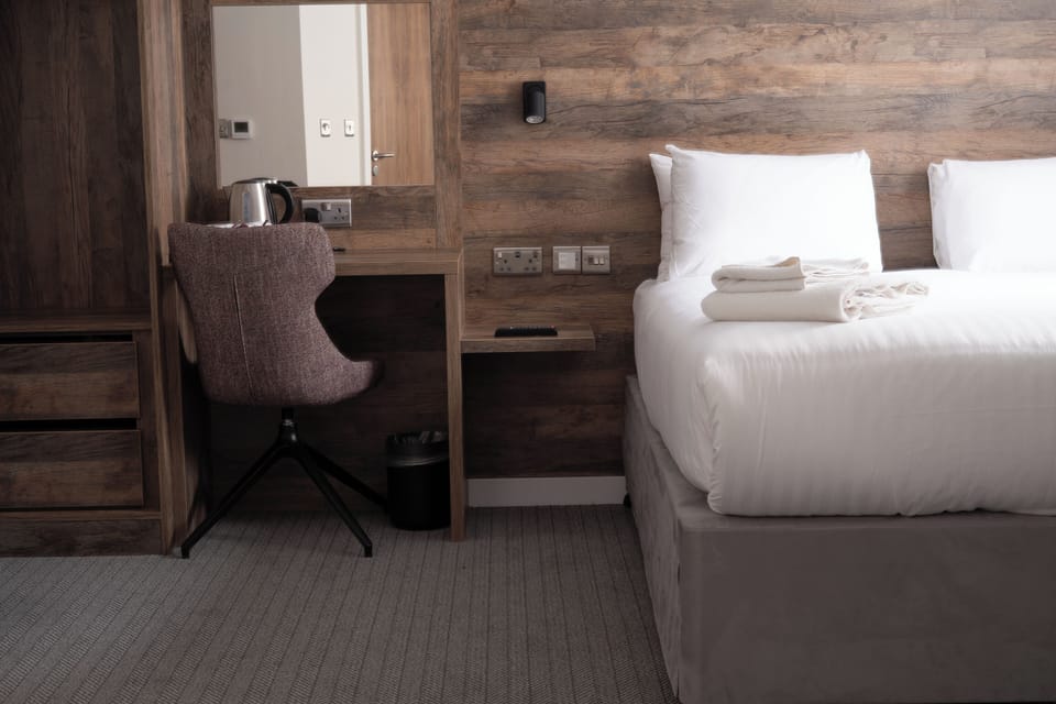 Family Room | Hypo-allergenic bedding, iron/ironing board, free WiFi, bed sheets