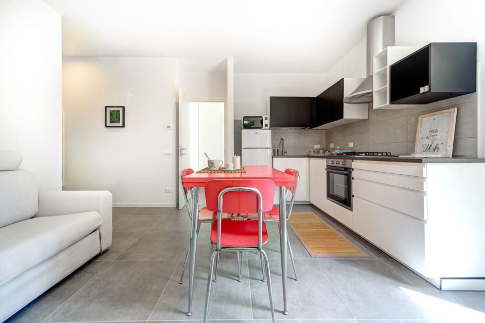 Apartment | Private kitchen | Full-size fridge, microwave, oven, stovetop