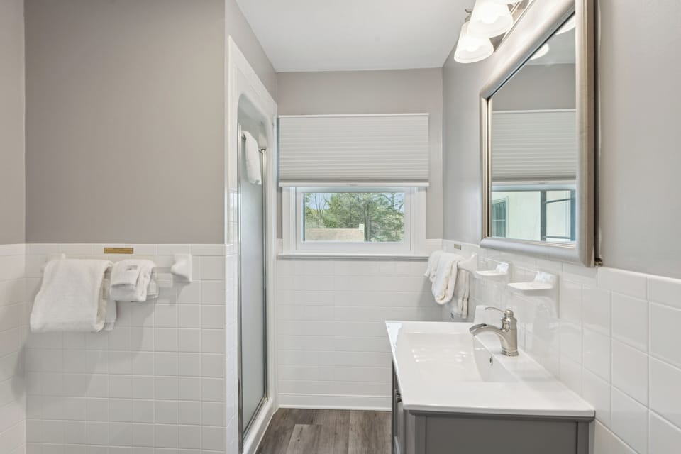 Shower, free toiletries, hair dryer, towels