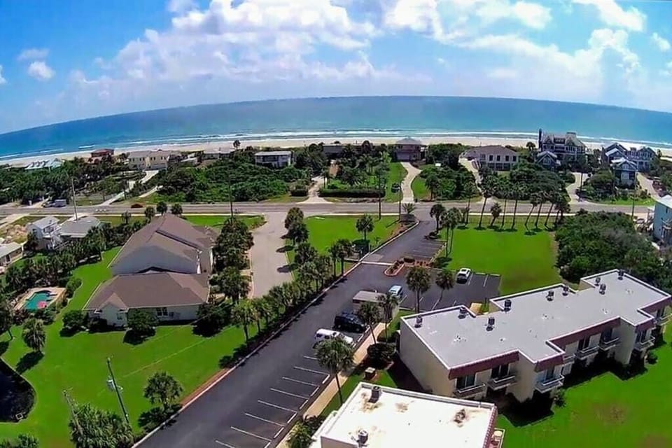 East + Public Beach Access 5 Min Walk