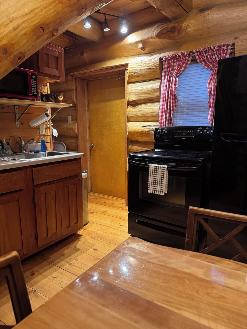Luxury Cabin, 2 Bedrooms, Jetted Tub, Garden View (01 Paul Bunyan Cabin) | Private kitchen | Coffee/tea maker, full-size fridge, microwave, paper towels