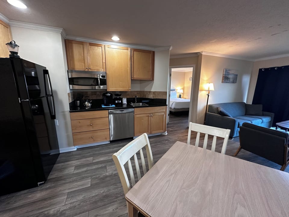 Deluxe Suite, 2 Bedrooms, Ocean View, Oceanfront | Private kitchen | Microwave, coffee/tea maker, paper towels