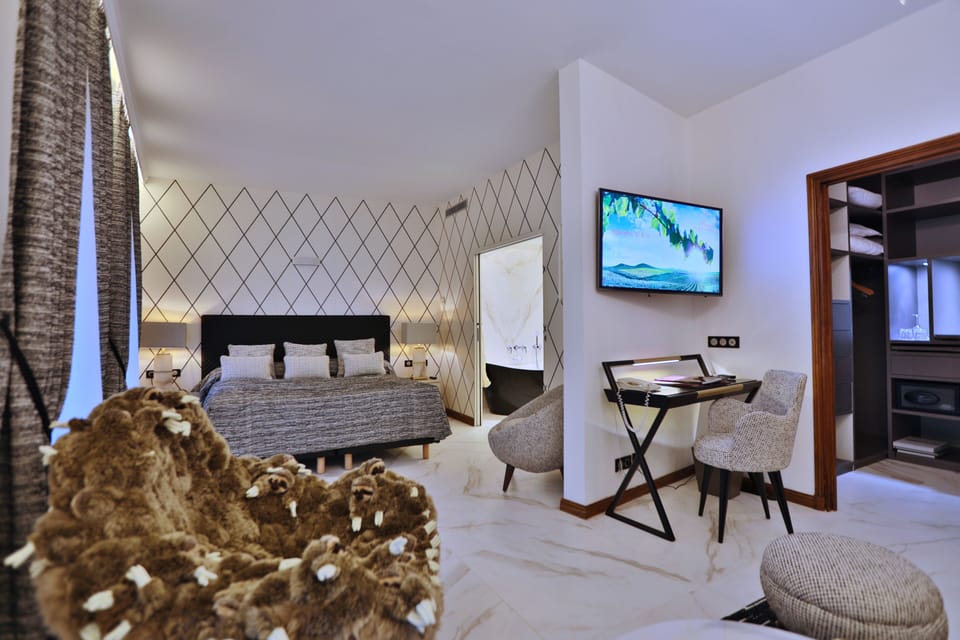 Suite Nectar | Premium bedding, minibar, in-room safe, individually decorated