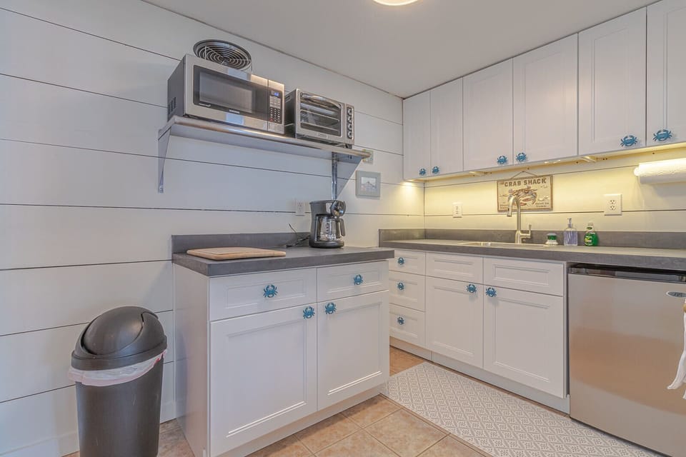 Kitchenette with mini fridge! All you need to prepare meals.