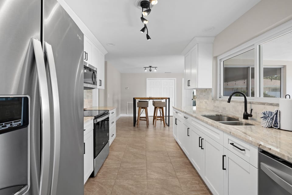 2 areas to have dining.. bar top area and there is a more formal setting