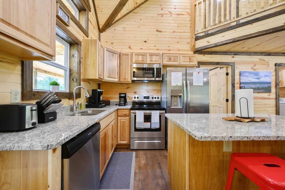 Fully stocked kitchen!