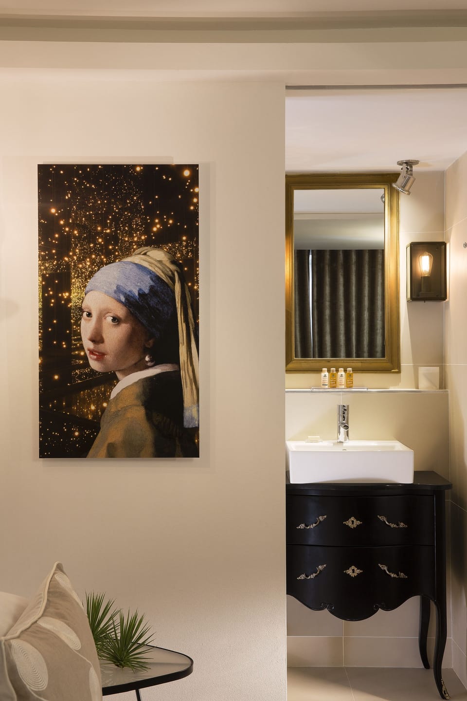 Traditional Room | Bathroom | Free toiletries, hair dryer, bathrobes, slippers