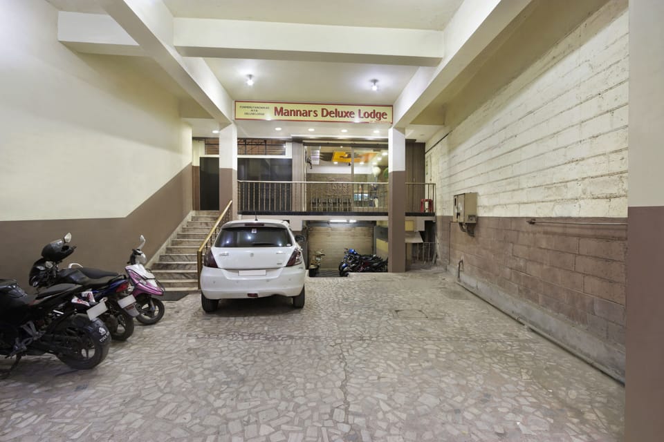 Mannars Deluxe Lodge Hotel in Mysuru
