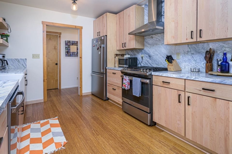 Well-appointed kitchen to cook your favorite meals.