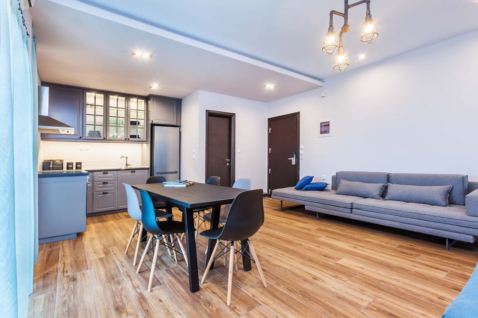Family Apartment, 1 Bedroom, Kitchen, Partial Sea View | Egyptian cotton sheets, premium bedding, in-room safe, blackout drapes