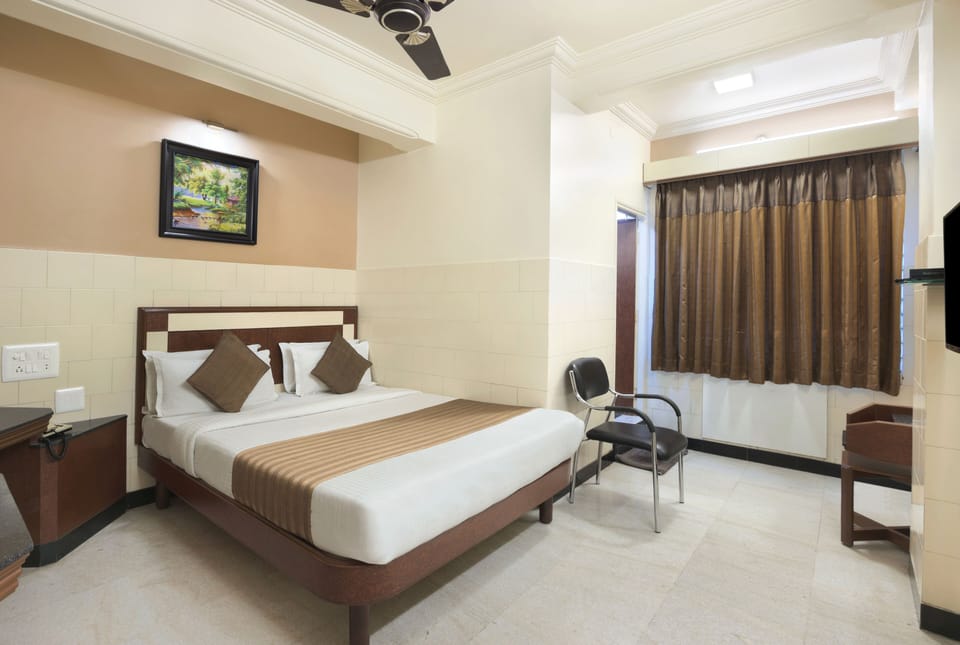 Deluxe Room (Non A/C) | Desk, free WiFi