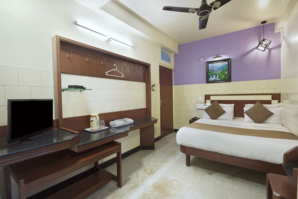 Deluxe Room (Non A/C) | Desk, free WiFi