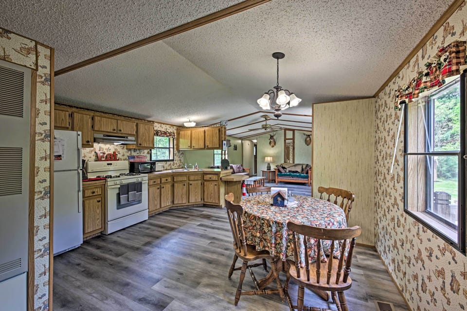 Well-Equipped Kitchen | Microwave