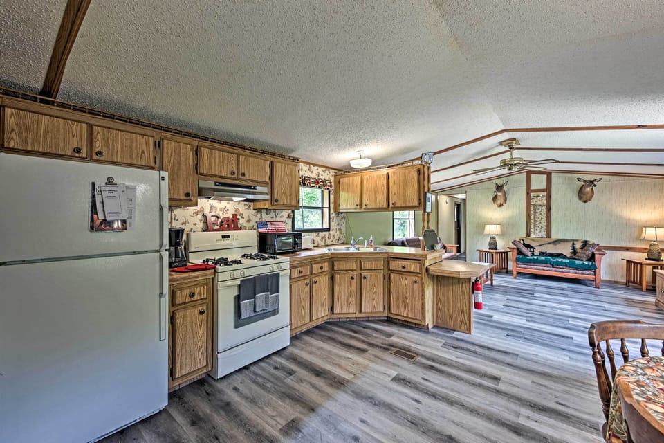 Well-Equipped Kitchen | Toaster