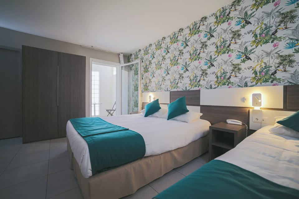 Standard Triple Room | Premium bedding, minibar, in-room safe, desk