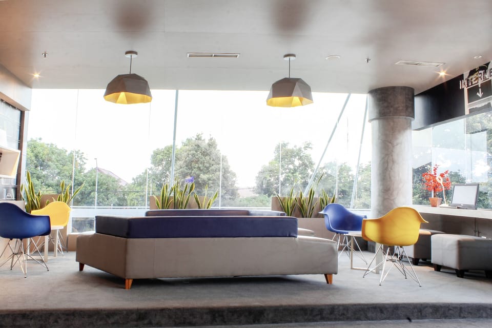 Lobby lounge