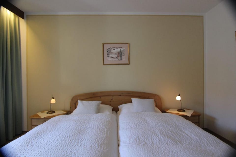 Ferienwohnung Hochkalter, 1-2 Personen, Dusche/wc, Balkon, 1 Schlafzimmer OG Apartment in Berchtesgadener Land