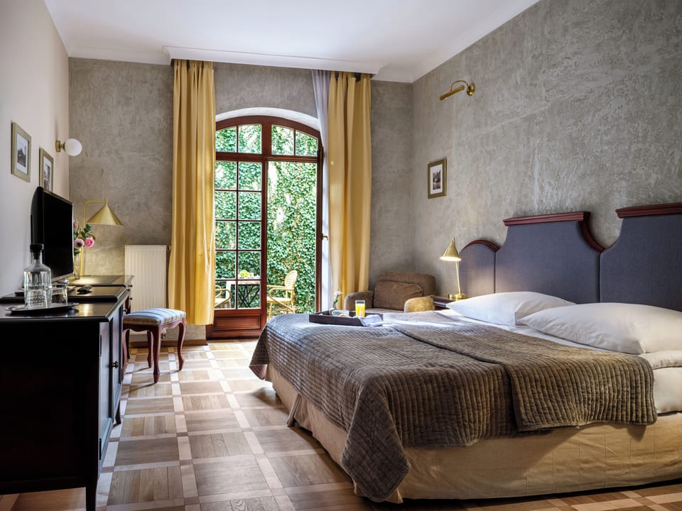 Standard Double Room | Minibar, in-room safe, individually decorated, desk