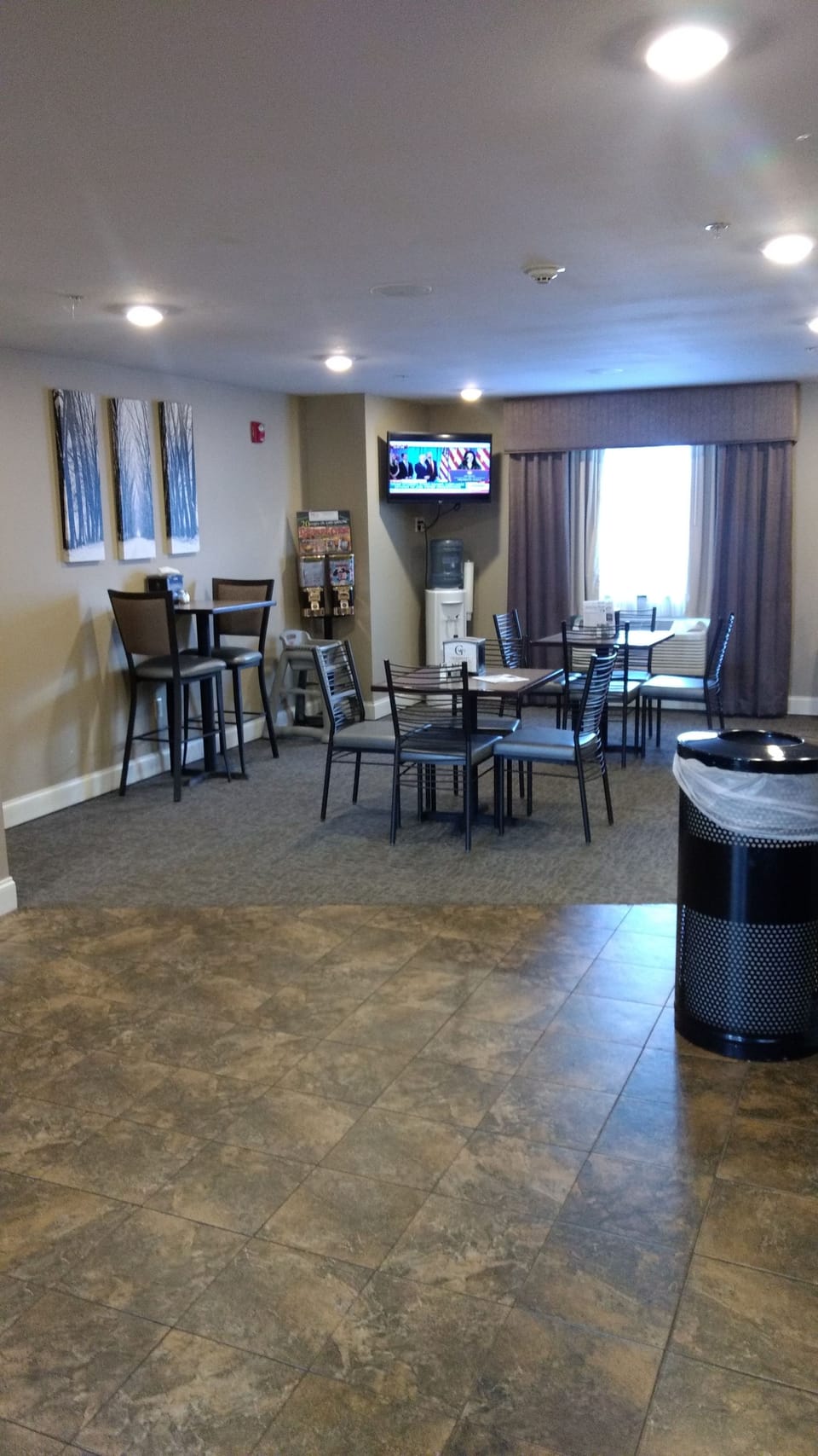 Free daily continental breakfast