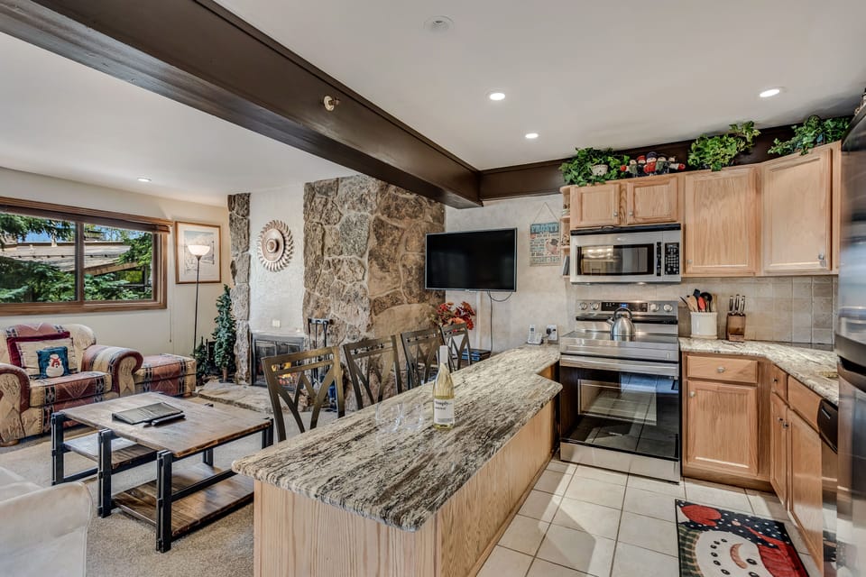 Full kitchen with counter seating