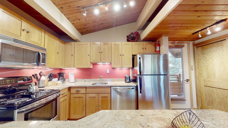Renovated, fully stocked kitchen