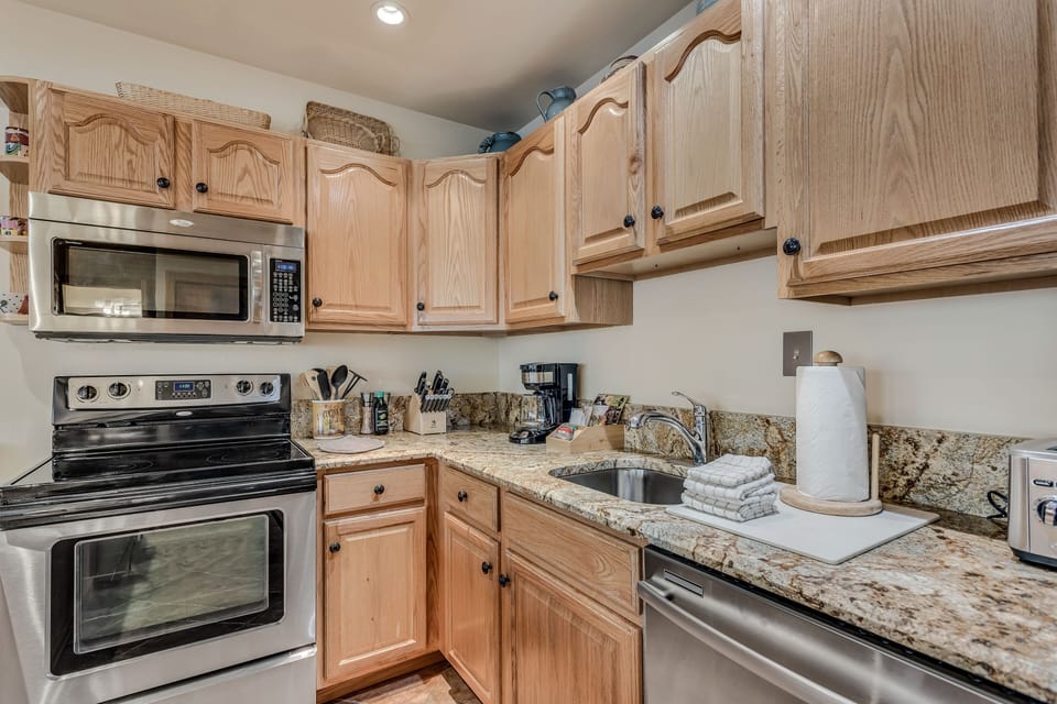 Full kitchen