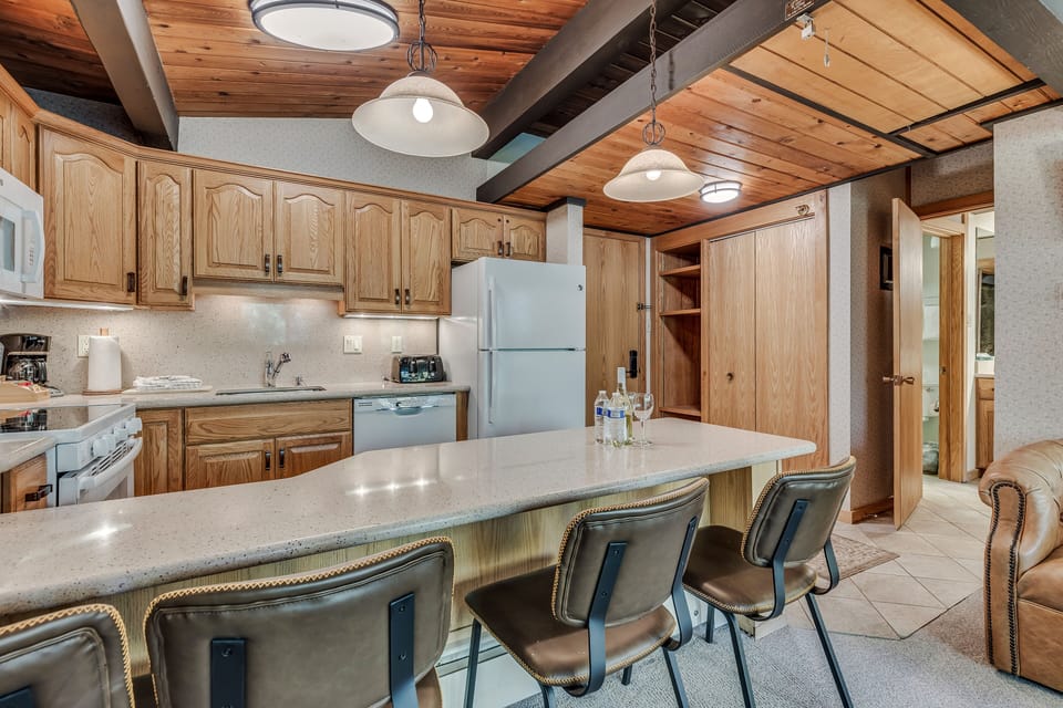 Full kitchen with bar seating