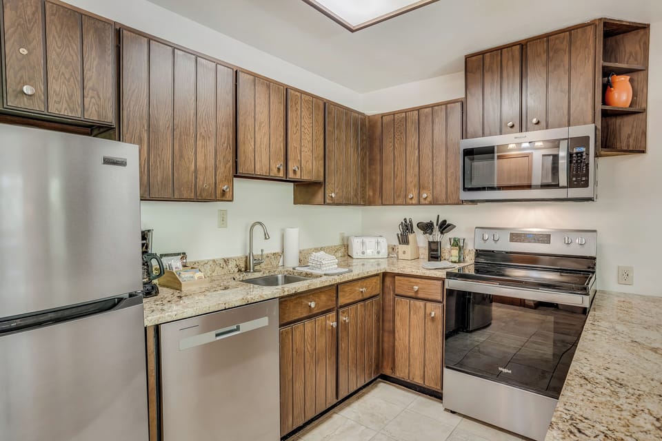 Full kitchen